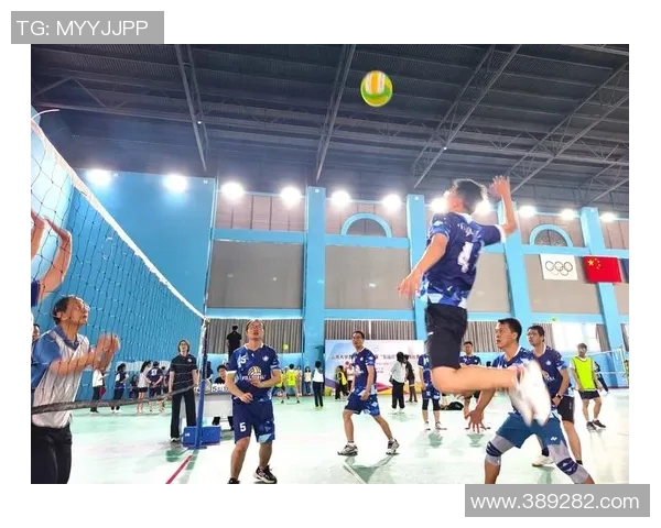 重庆排球队在锦标赛中的团队协作展现出卓越的竞技精神与默契配合